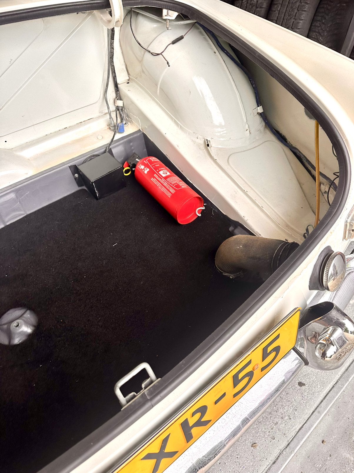 Oldtimer MGb, Auto's, Achterwielaandrijving, 4 cilinders, Cabriolet, Wit