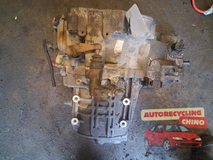 Versnellingsbak van een Nissan Almera Tino, Gebruikt, -, -, Ophalen of Verzenden
