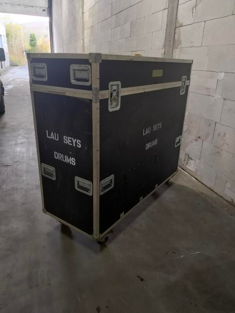Grote flightcase op wielen., Ophalen, Gebruikt, Percussie, Flightcase