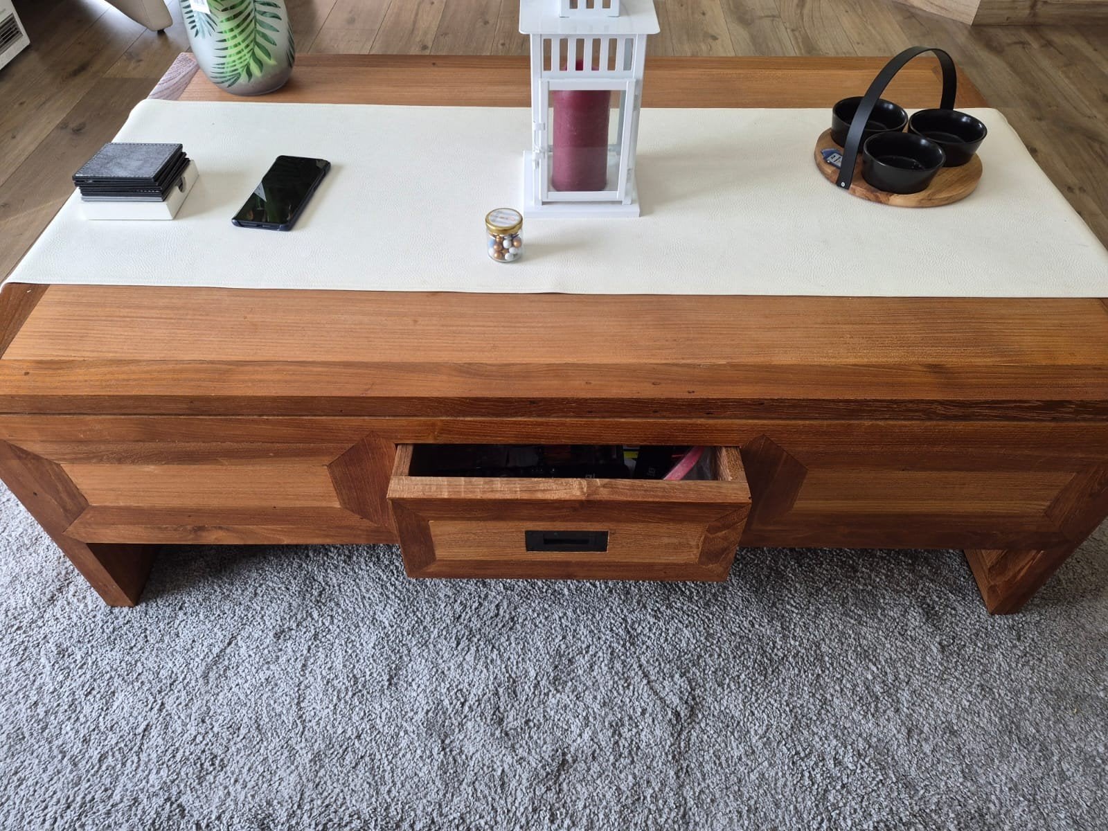 vol houten salontafel met schuiven, Ophalen