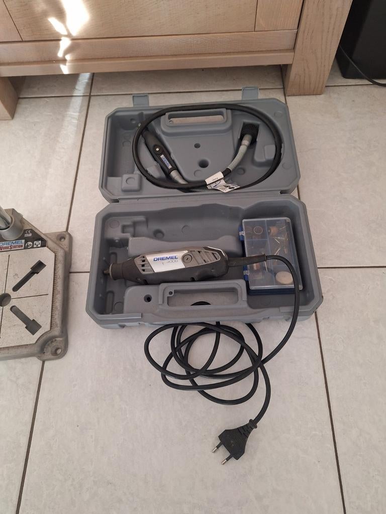 Dremel, Enlèvement