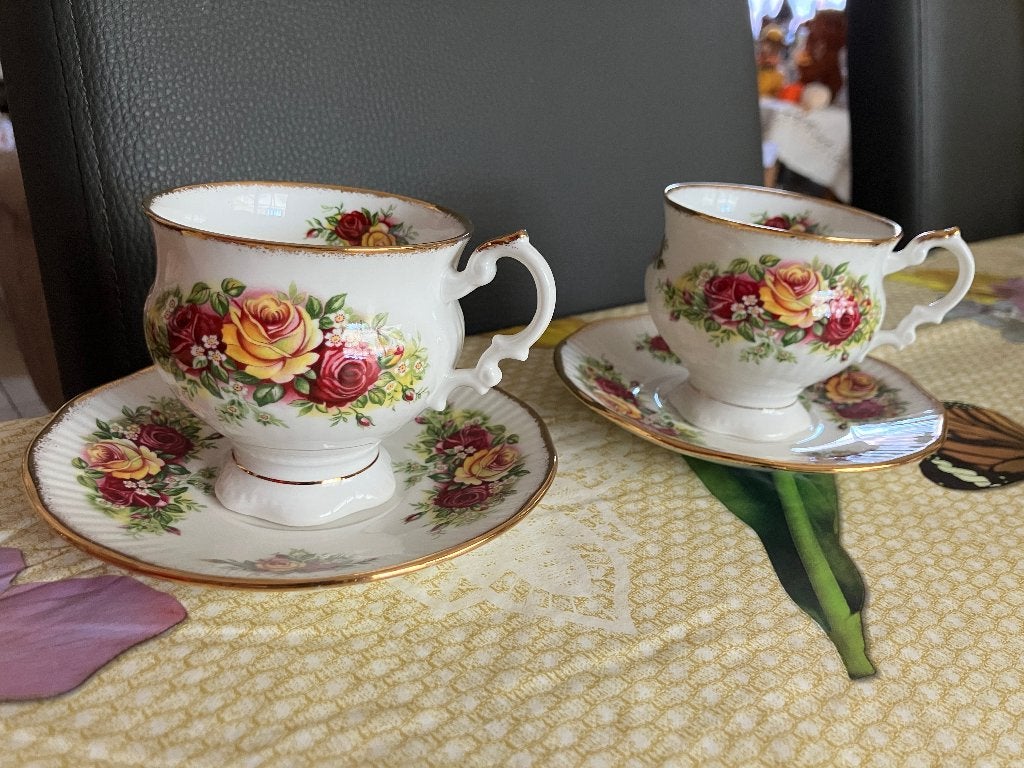 2 vintage kop en schotel elizabethan staffordshire, Ophalen of Verzenden, Kop en/of schotel