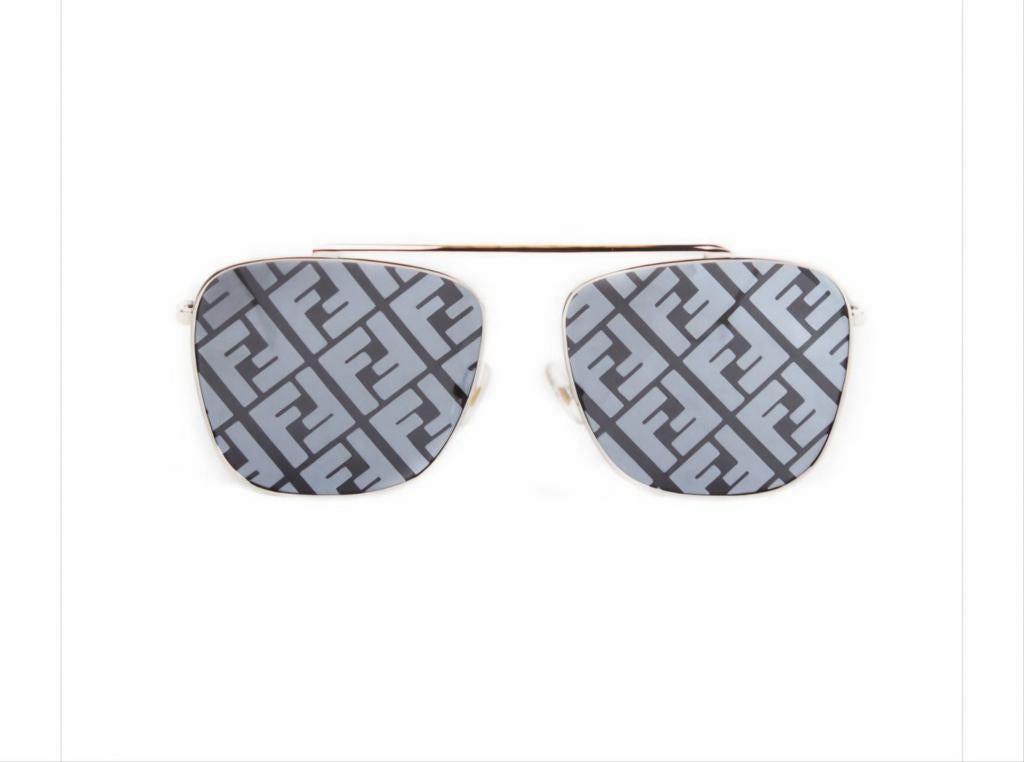 Lunettes de soleil Fendi, Envoi