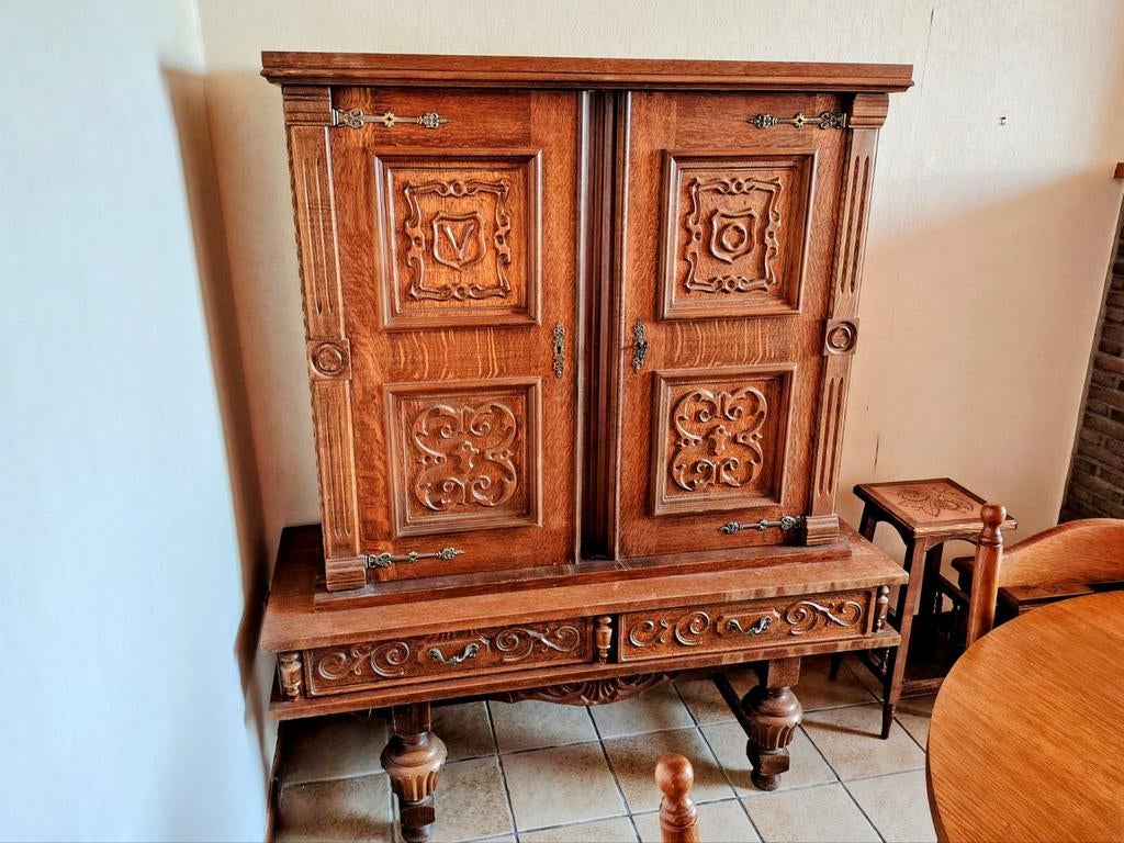 Gratis eiken kast, Ophalen