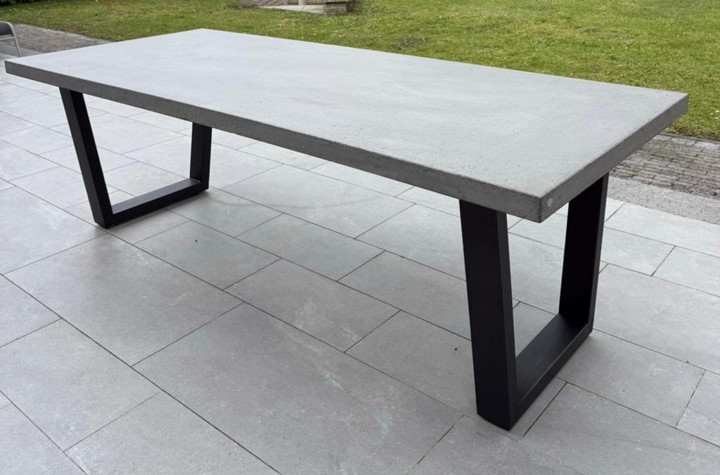 Design eettafel Henders & Hazel – betonlook, Huis en Inrichting, Ophalen, Zo goed als nieuw