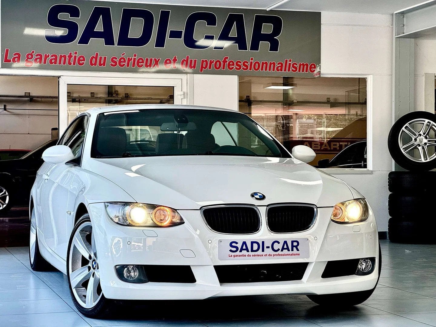 BMW 3 Serie 320 Cabriolet 320 d 163cv PACKSPORT (bj 2008), Auto's, BMW, 4 cilinders, Cabriolet, Wit, Skiluik