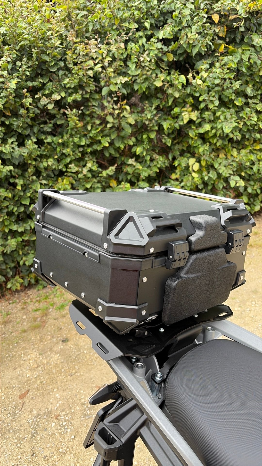 Set Topkoffer Motea 28L adapter plaat voor GS1300 Adventure, Motoren, Ophalen, Zo goed als nieuw