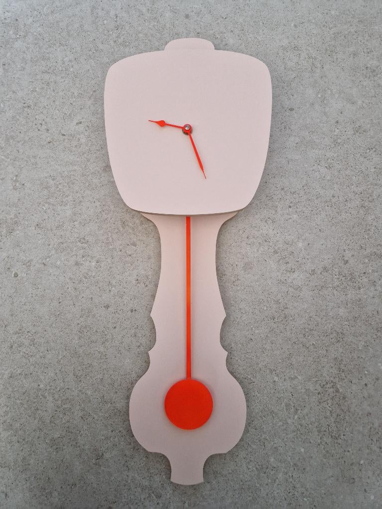 Mooie roze wandklok (Kloq), Ophalen, Zo goed als nieuw, Analoog, Wandklok