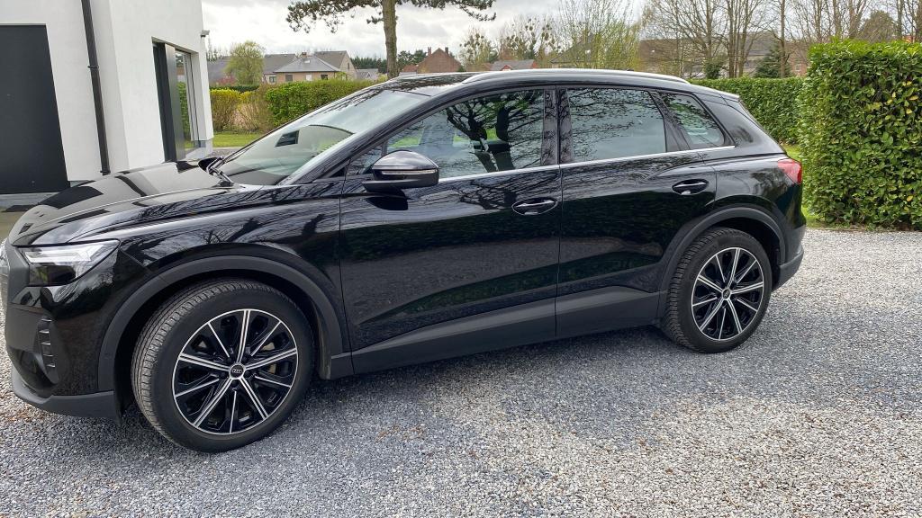 Audi Q4 Etron, 1st gebruik mei 2023, topstaat !, Auto's, Audi, Automaat, Zwart, Leder, Elektrisch