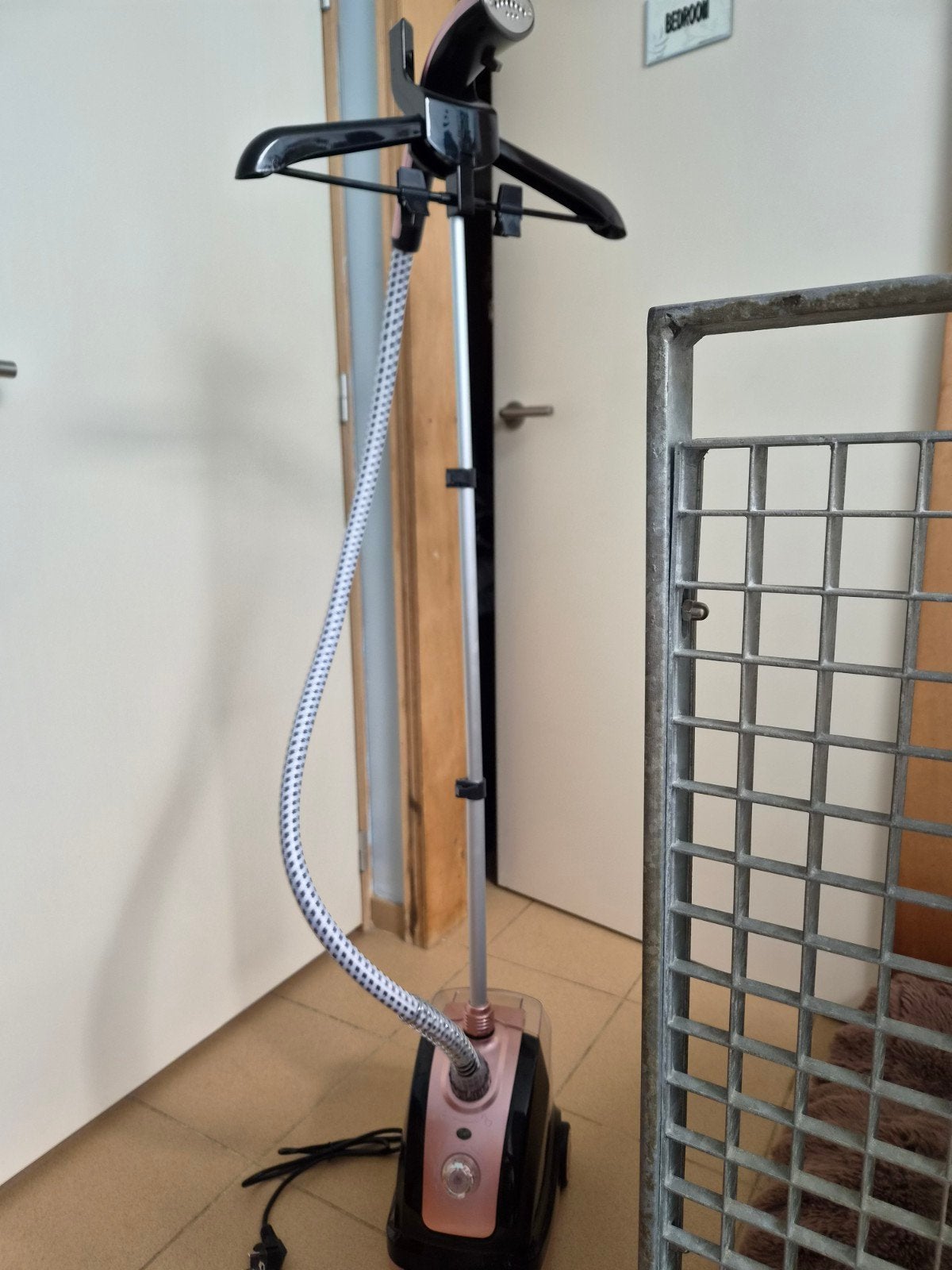 fer à vapeur sur pied, pas de coursier ni de faux, Electroménager, Enlèvement, Neuf, Fer à repasser avec cordon
