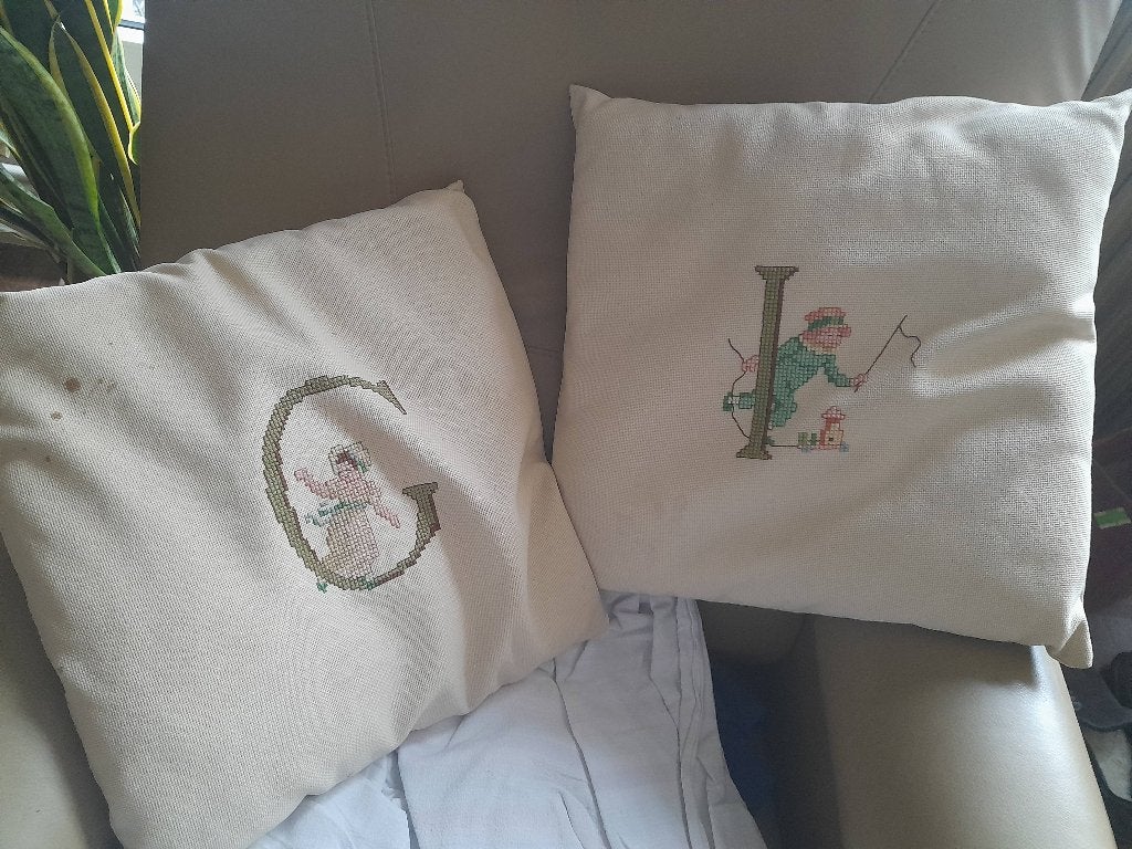 Kussen met borduurwerk handmade, Ophalen