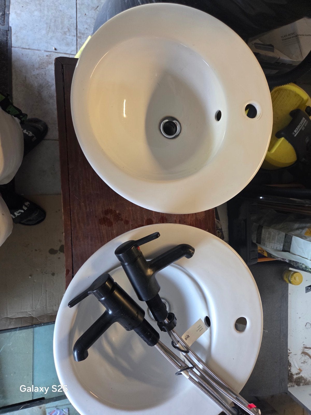 lavabo met kraan 2 maal samen 60 euro geen verzending, Ophalen