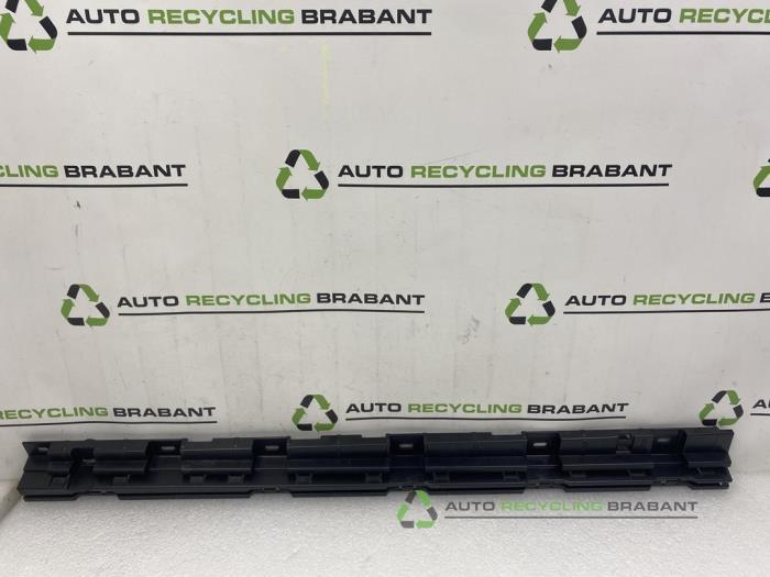 Marche-pied (list de couverture) droite d'un BMW 5-Serie, -, 3 mois de garantie, Utilisé, -
