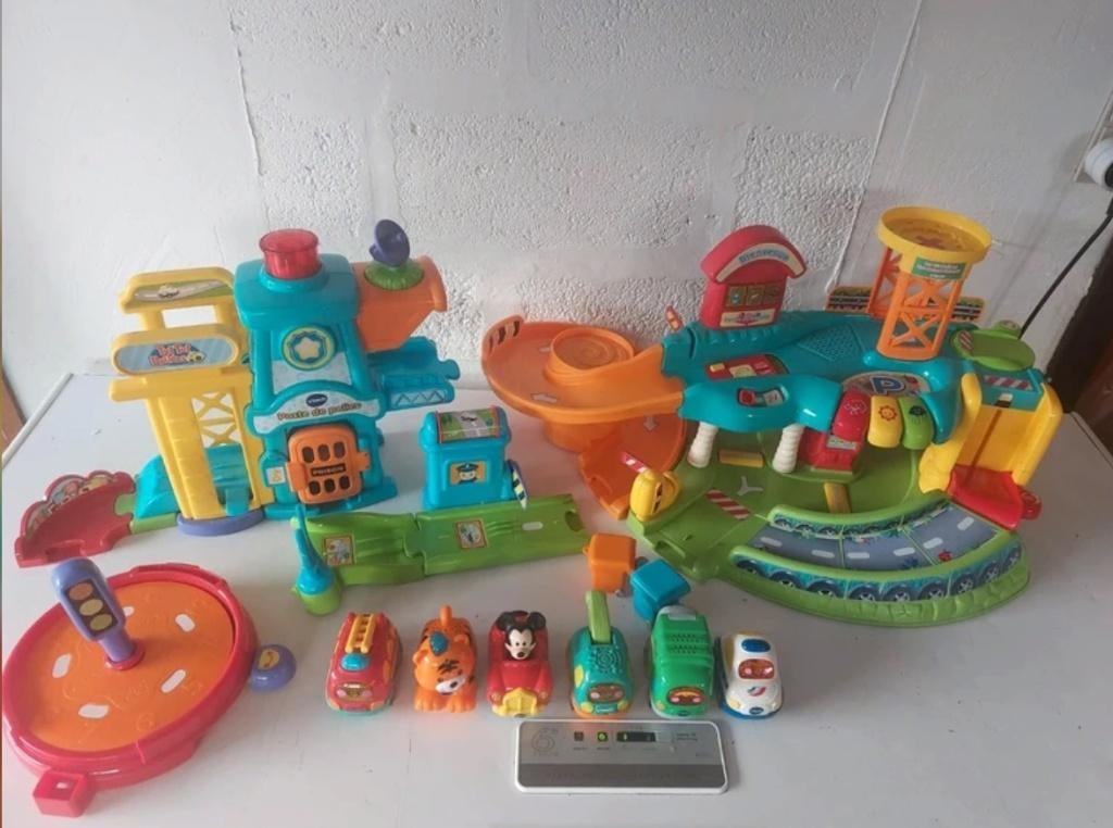 2 garage vtech, Enfants & Bébés, Jouets | Vtech, Enlèvement, Comme neuf, 2 à 4 ans