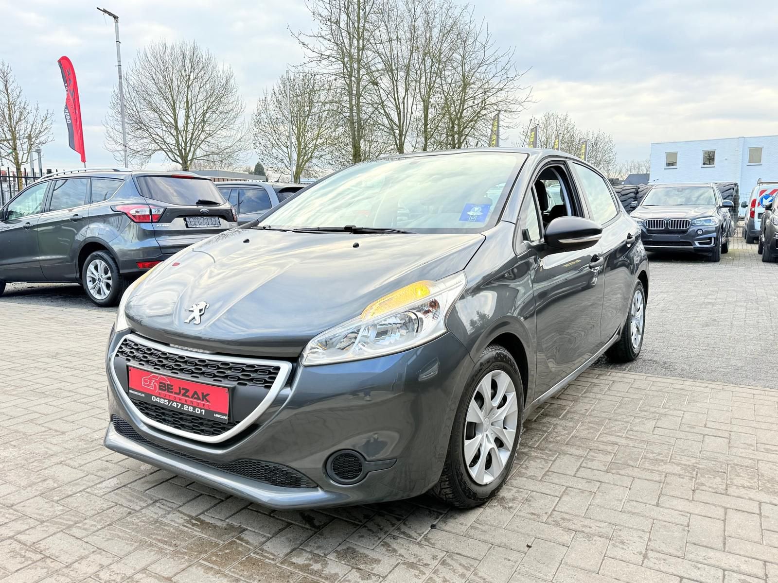 Peugeot 208 1.0i Benzine  84.000 km 1 jaar garantie, Auto's, Peugeot, Euro 5, Bedrijf, Handgeschakeld, Te koop