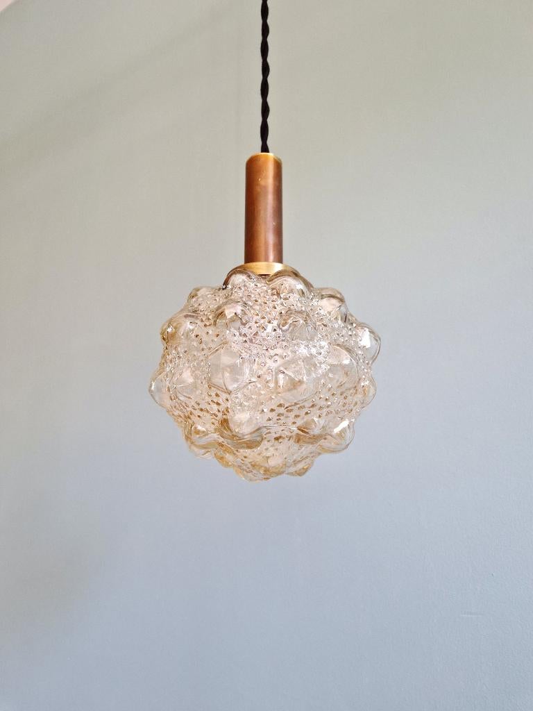 Amberkleurige glazen suspensie met bubbels, H. Tynell, 1970, Antiek en Kunst, Ophalen of Verzenden