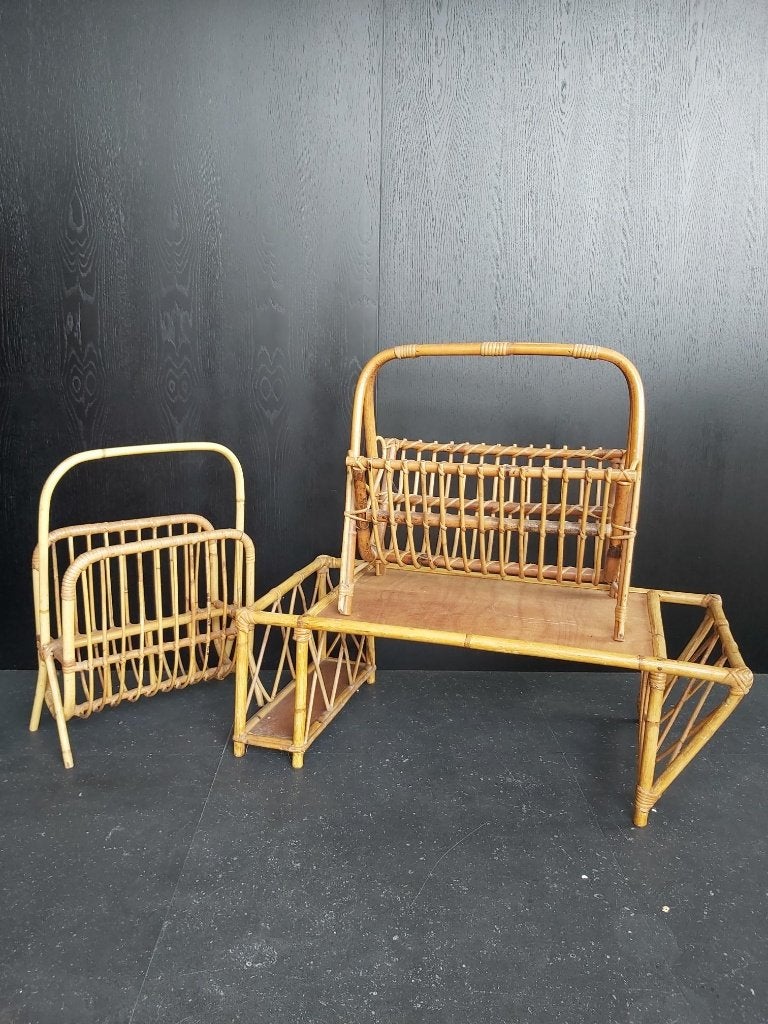 Vintage rotan set : 2 x krantenhouder + 1 x bedtafeltje, Huis en Inrichting, Ophalen, Natuurlijk materiaal, Vintage