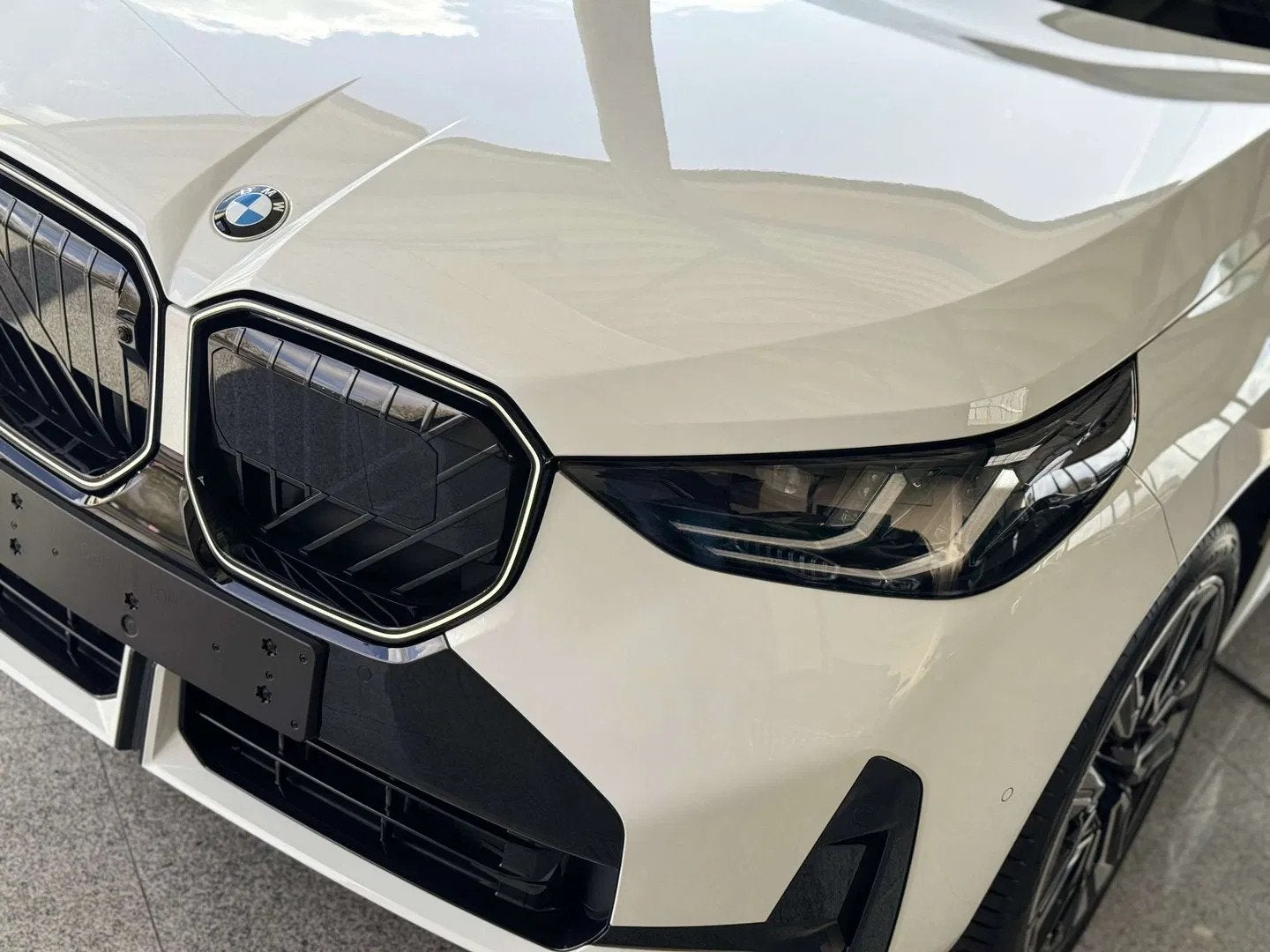 BMW X3 30e xDrive M Sport Pro / PANO / TRKHK / 360 / HUD, Auto's, BMW, Automaat, Zwart, 4 cilinders, Wit