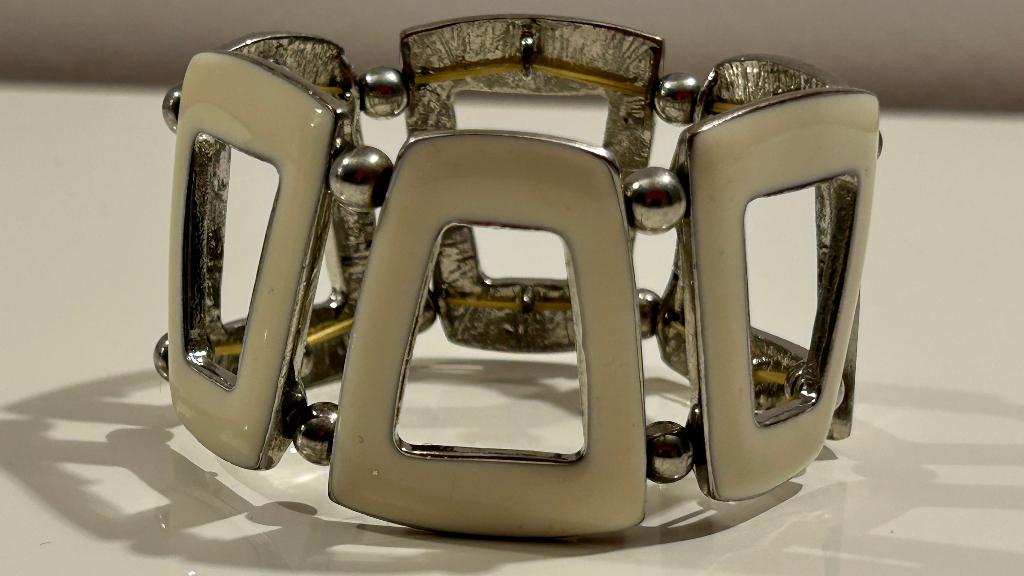 Ecru armband met rekker, Bijoux, Sacs & Beauté, Bracelets, Enlèvement ou Envoi, Comme neuf, Blanc, Élastique