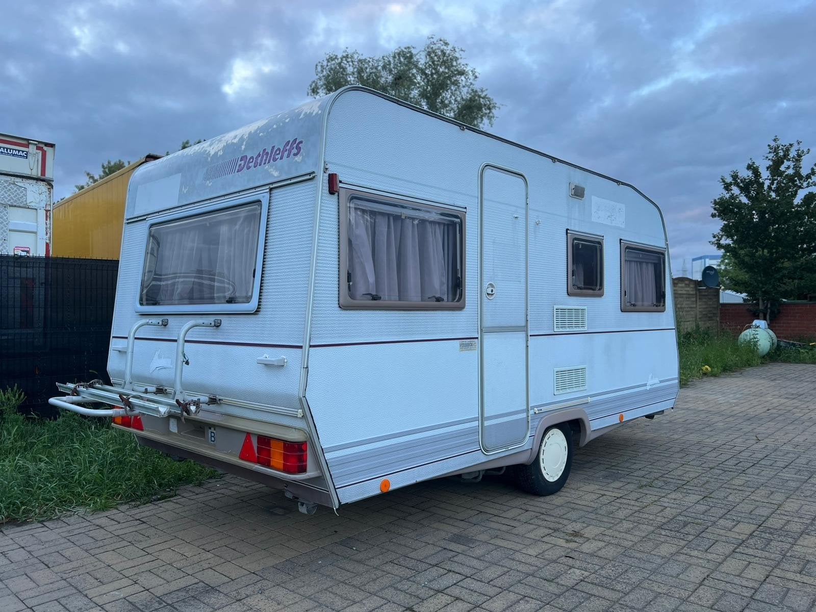 CARAVANE 2 COUCHETTE BIEN EQUIPEE ETAT IMPECCABLE, 2 lits séparés, Poêle, 4 à 5 mètres, 750 - 1000 kg