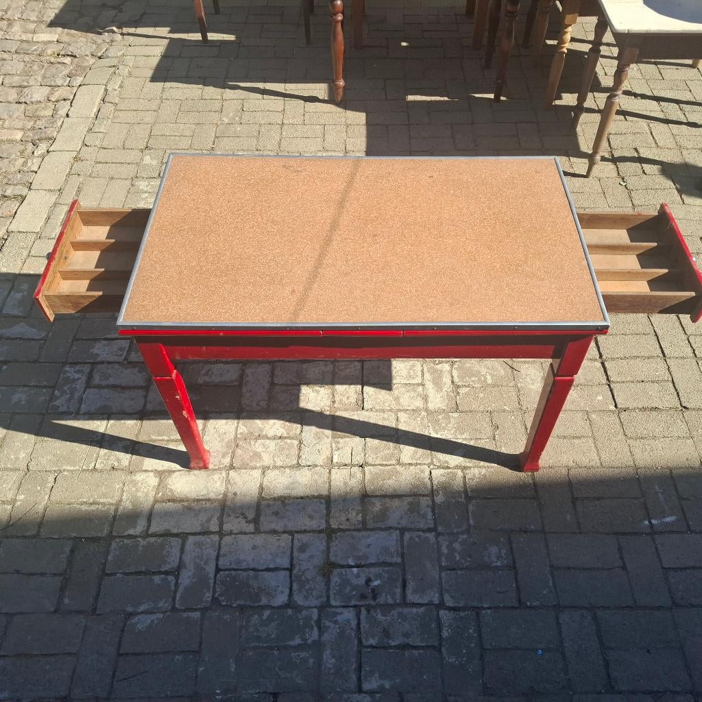 Belle table rétro, Enlèvement