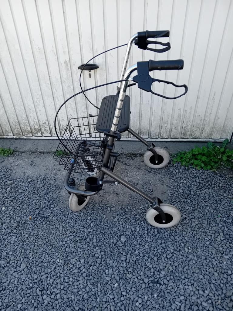 Tribune rollator déambulateur pliable, Divers, Enlèvement, Pliable, Comme neuf