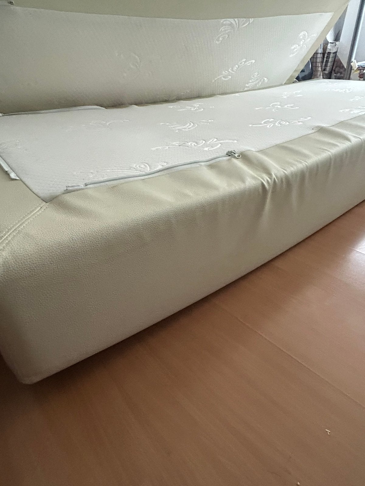 Sommier beige cuir, Maison & Meubles, Enlèvement, Comme neuf, Beige