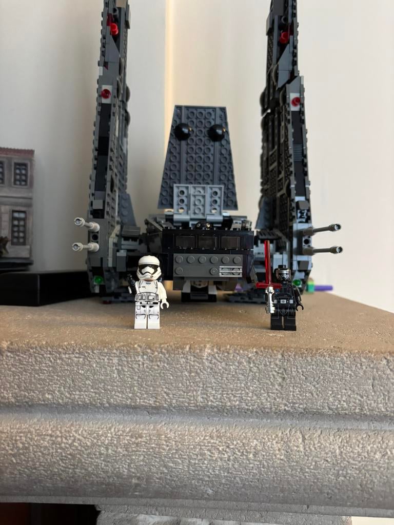 Lego star Wars 75104 Kylo Ren Shuttle+ 4 figurines, Enlèvement ou Envoi, Comme neuf, Lego