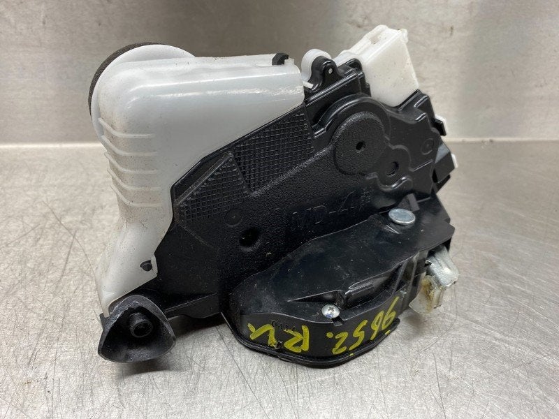 SERRURE DE PORTE RODS AVANT DROIT Toyota Yaris III (P13), Autos : Pièces & Accessoires, Utilisé, Toyota