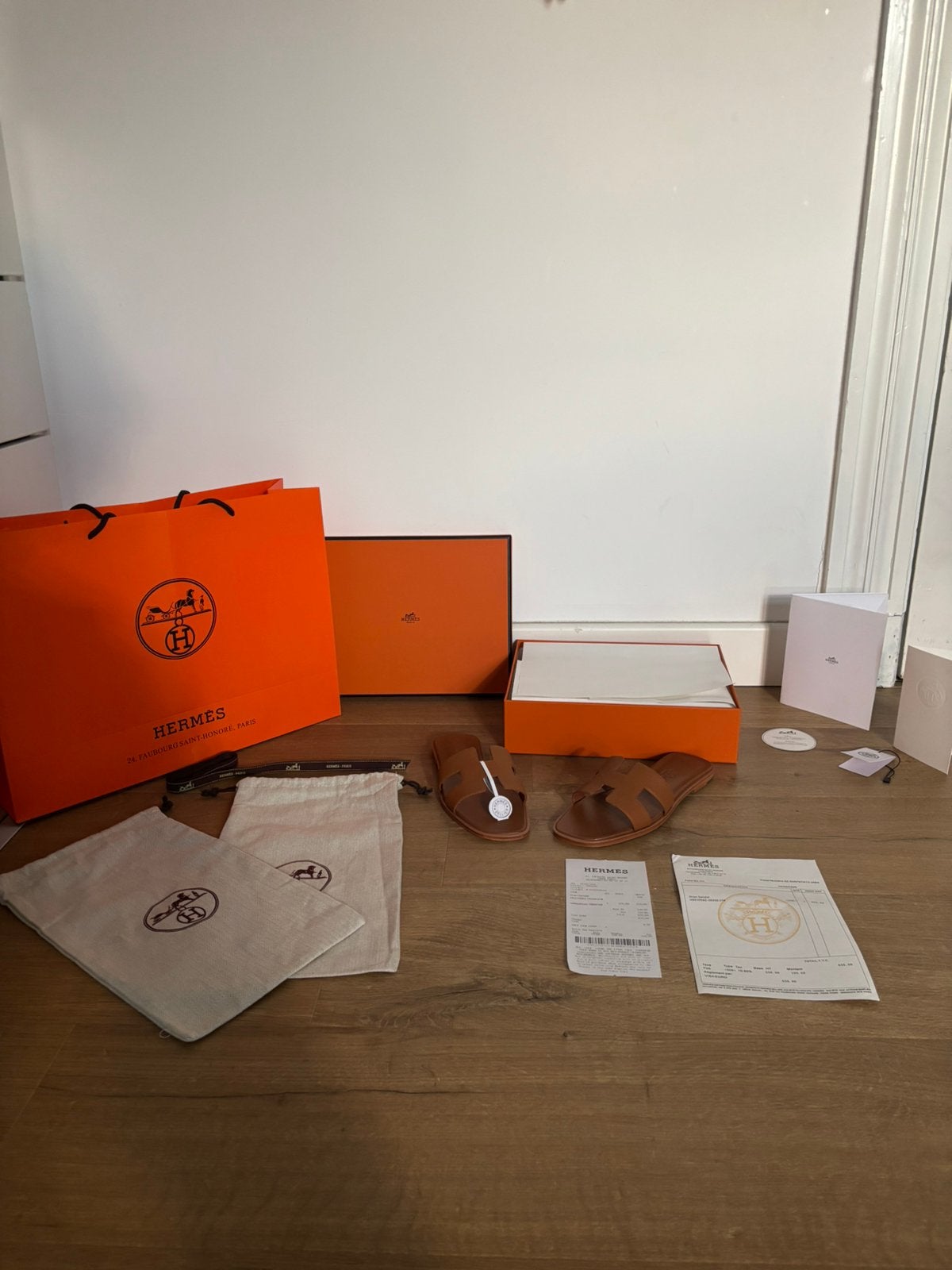 Hermès Oran Sandalen - Nieuw met doos en bon, Kleding | Dames, Schoenen, Nieuw, Sandalen of Muiltjes, Bruin, Ophalen of Verzenden