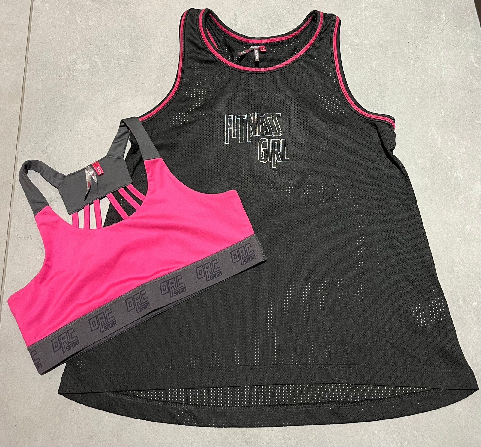 Sportset débardeur gris/soutien-gorge (taille 152), Enlèvement ou Envoi, Neuf, Fille, Vêtements de sport ou Maillots de bain