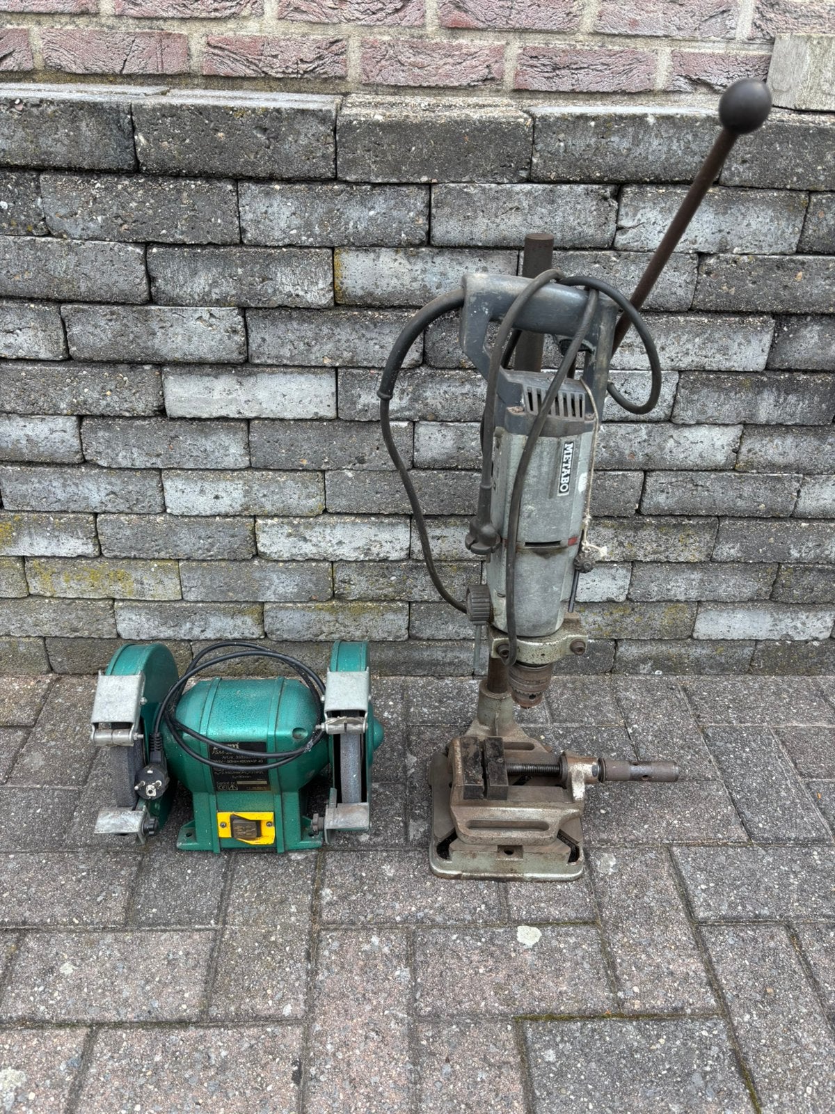Boormachine in statief en dubbele slijpmole, Ophalen, Zo goed als nieuw, Boormachine