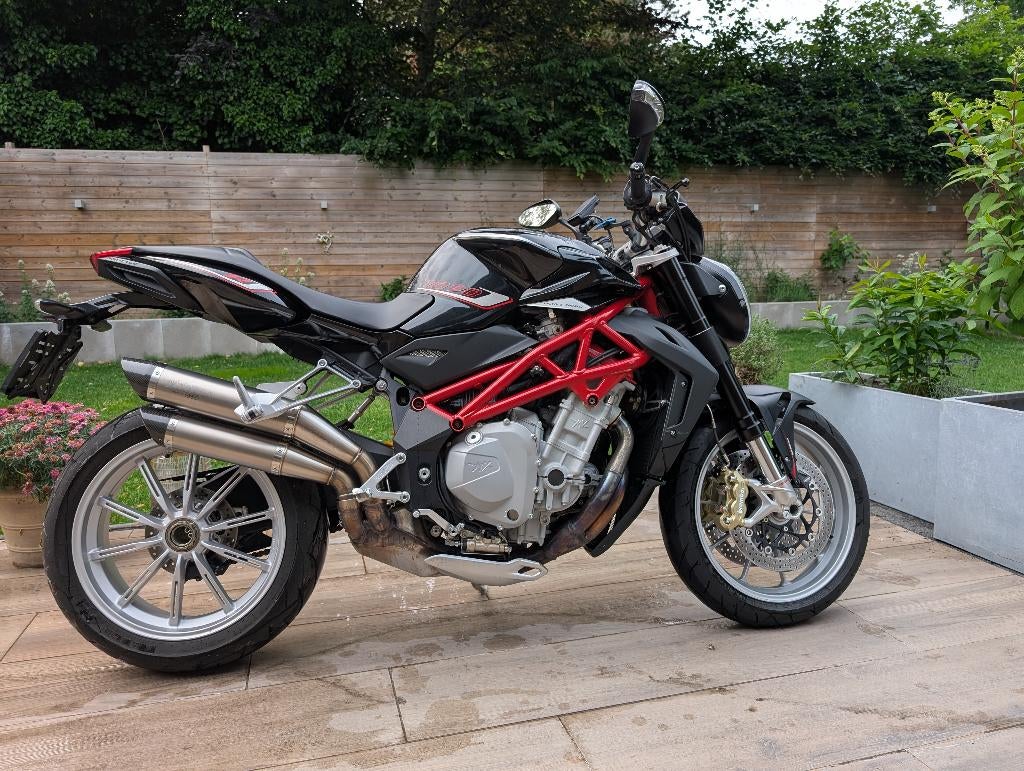 MV Agusta Brutale 1090r 2015, Motoren, Meer dan 35 kW, 1190 cc, Naked bike, 4 cilinders