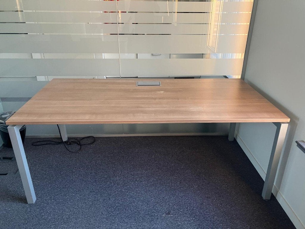 Professionele Stevige Werkbureau's-TOPkwaliteit - SPOTPRIJS!, Hout, 180 cm, Bruin, Zo goed als nieuw
