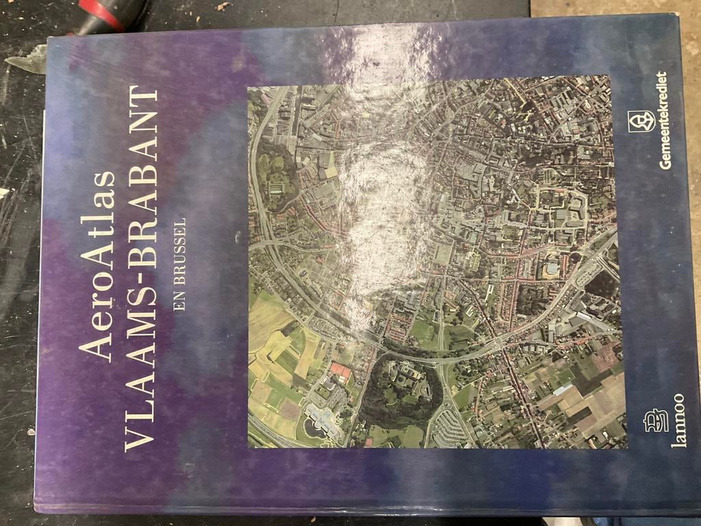2 boeken met ALLE luchtfoto’s van Vlaams en Waals brabant., Ophalen, Zo goed als nieuw