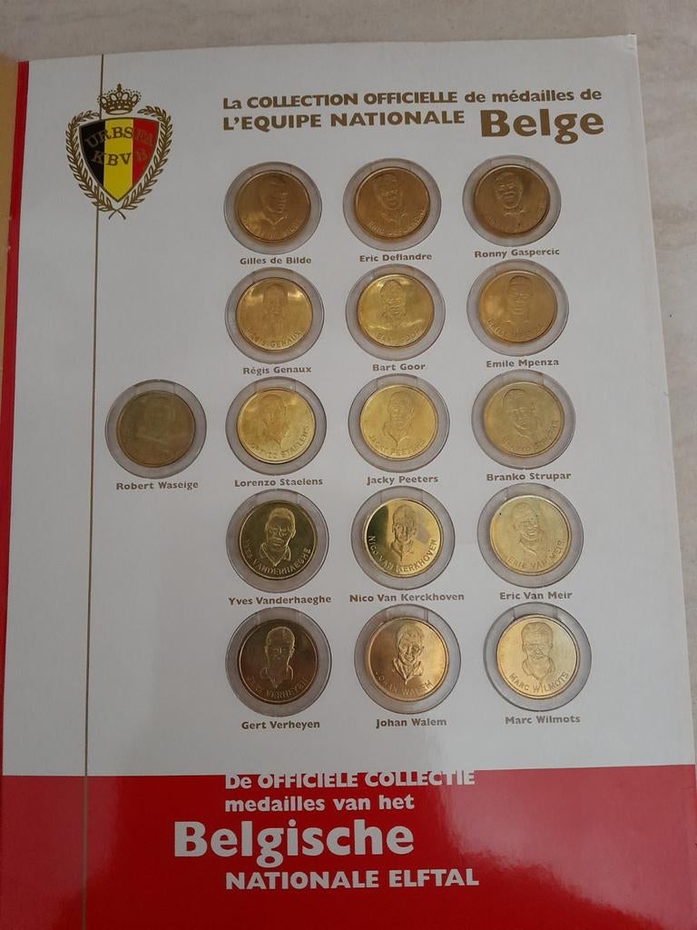 Album foot, Collections, Enlèvement