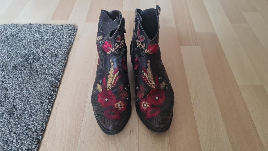 Boots bruin+motief mt 37,5 Julie Dee. Zie vele zoekertjes, Schoenen met lage hakken, Bruin, Ophalen of Verzenden, Julie Dee