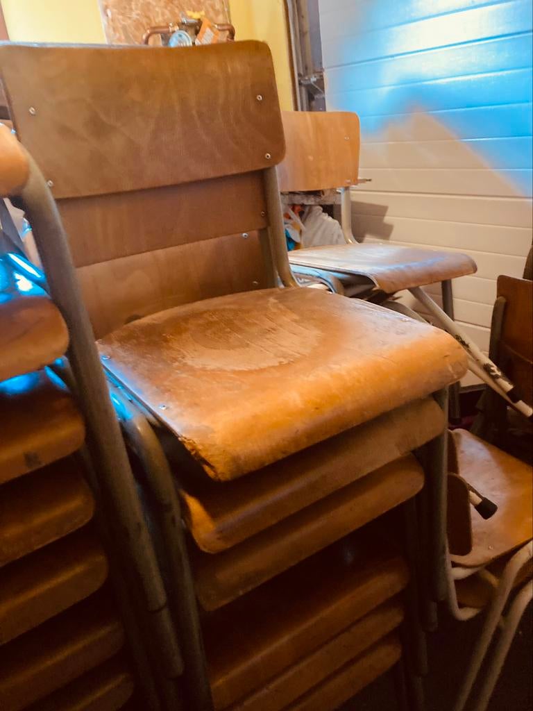 Vintage houten schoolstoelen en stapelstoelen, Enlèvement