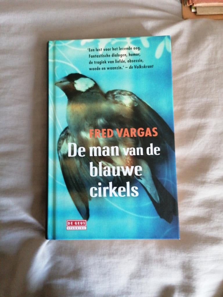 Fred Vargas - De man van de blauwe cirkels, Ophalen, Zo goed als nieuw, Fred Vargas