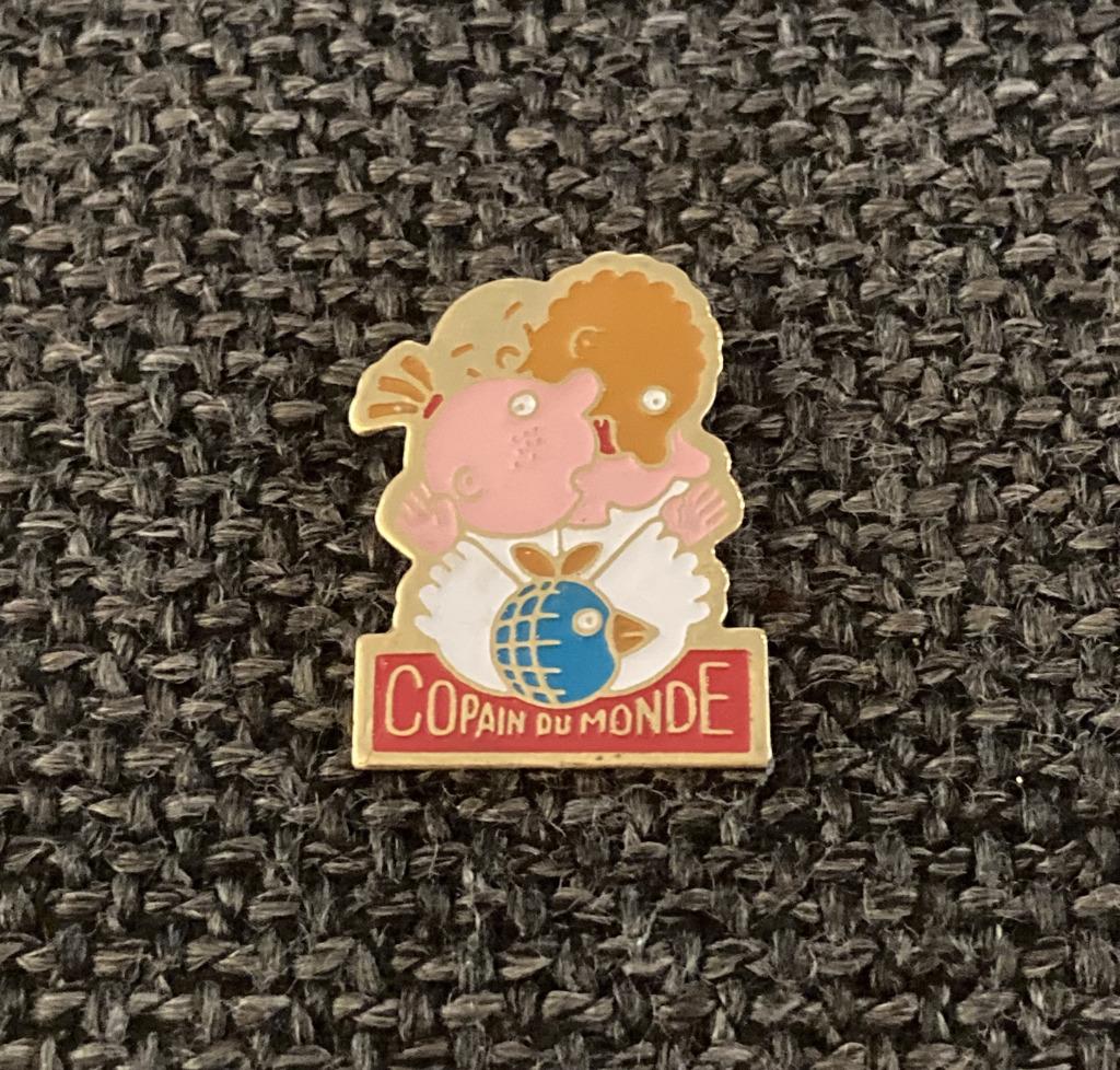 PIN - COPAIN DU MONDE, Verzamelen, Verzenden, Gebruikt, Overige onderwerpen, Speldje of Pin