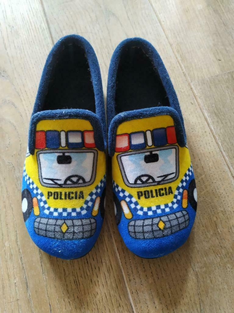 Chaussons enfant motif police taille 34, Garçon, Comme neuf, Enlèvement, Chaussures