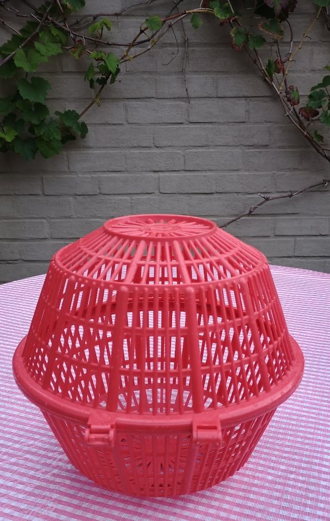 Retro rode sla mand centrifugeemandje, Ophalen
