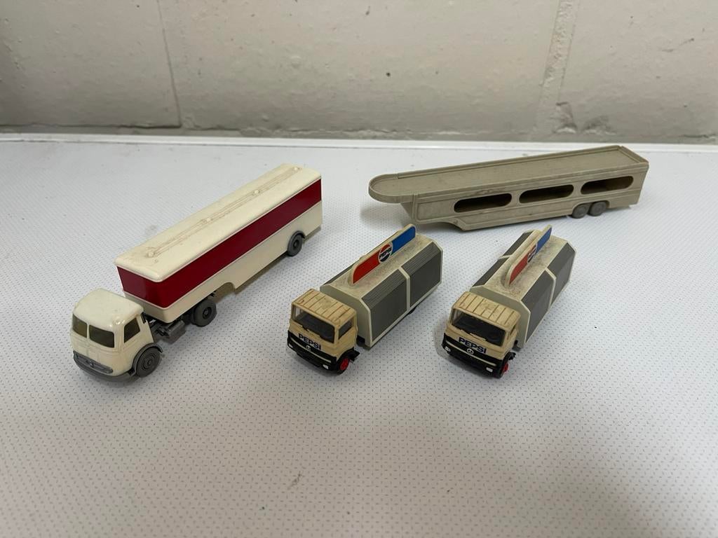 Lot 1/87 mercedes vrachtwagens ho, Ophalen of Verzenden, Zo goed als nieuw