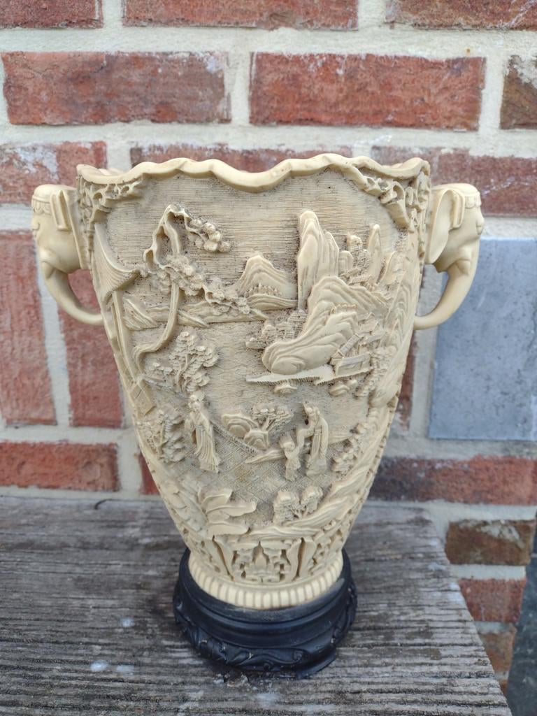 Vase en forme de chinoiserie, Enlèvement ou Envoi