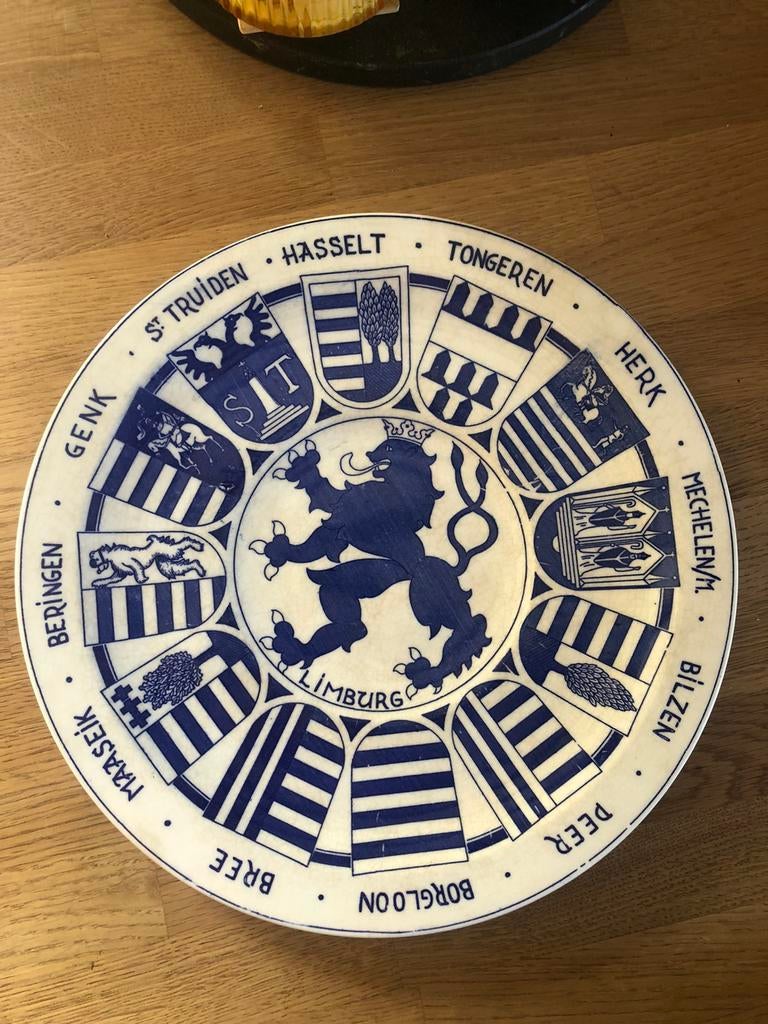 porseleinen bord Limburg steden en gemeenten, Antiquités & Art, Antiquités | Céramique & Poterie, Enlèvement ou Envoi
