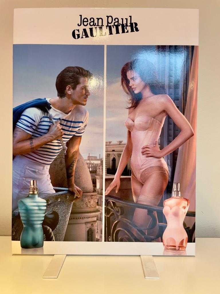Affiche présentoir double face Jean-Paul Gaultier classique, Enlèvement ou Envoi, Comme neuf