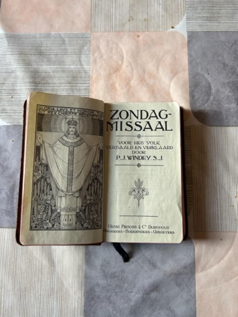 Zondagmissaal voor het volk P.J.Windey 758 blz, Ophalen of Verzenden, Gelezen