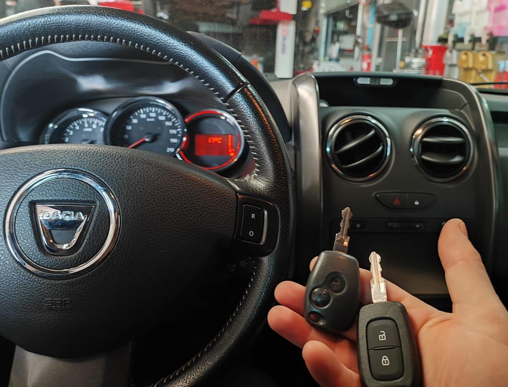 sleutels voor dacia duster, Auto-onderdelen, Ophalen of Verzenden, Nieuw, Dacia