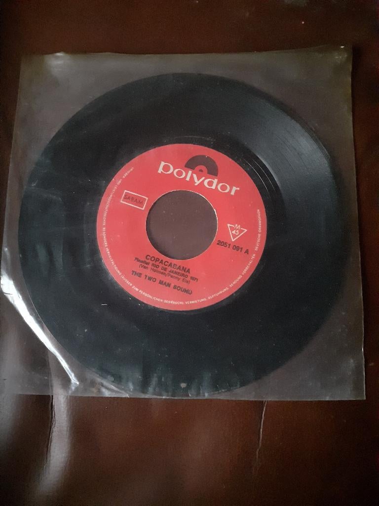 45T Two Man Sound : Copacabana / You're in love (Belpop), Ophalen of Verzenden