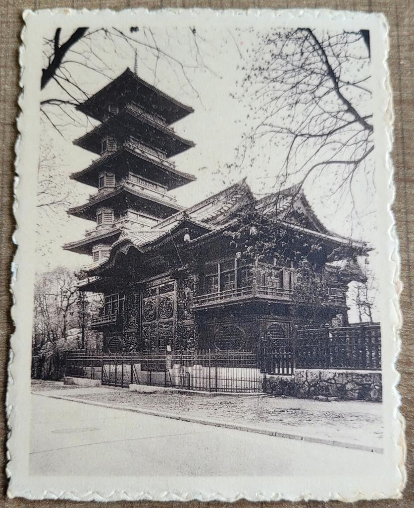 Oude fotoprent: Japanse Toren, Laken, Ophalen of Verzenden, Gebruikt, Gebouw, Prent